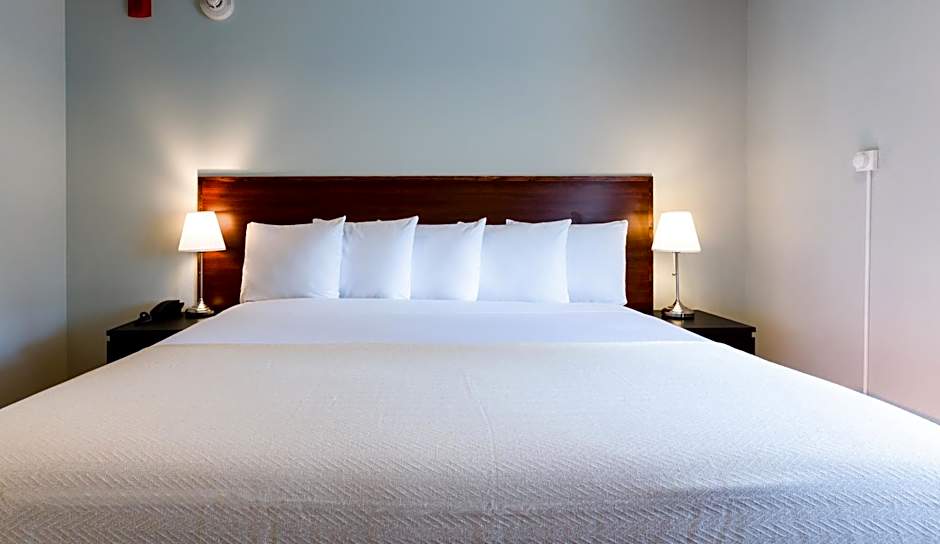 Photo 1 of 4 of Superior 1 King Bed