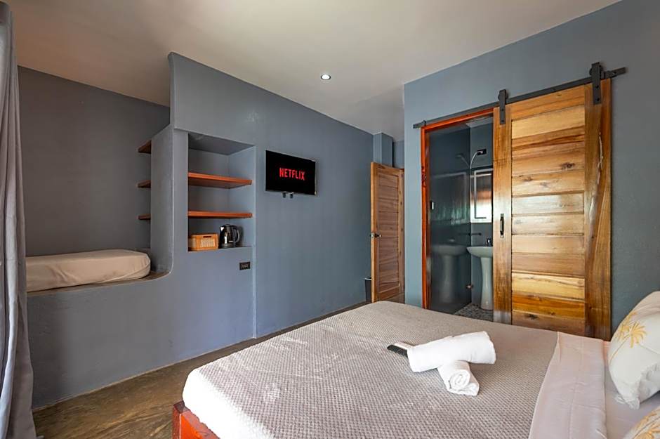 Casa De Loren Family Room