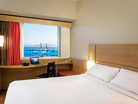 Room With Queen-Size Bed For Two People And Sea View