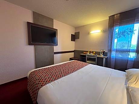 Triple Room (2 Adults + 1 Child)