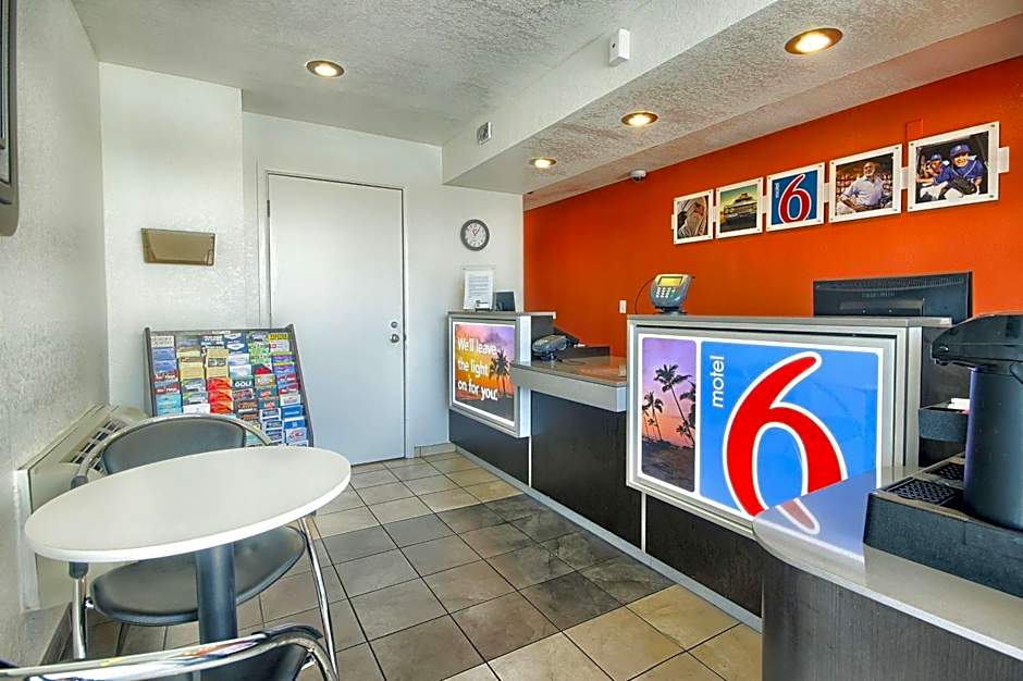 Motel 6-Fresno, CA - Blackstone North
