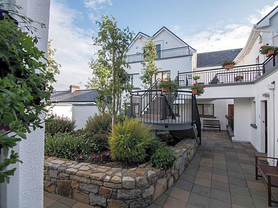 Donegan Court Aparthotel