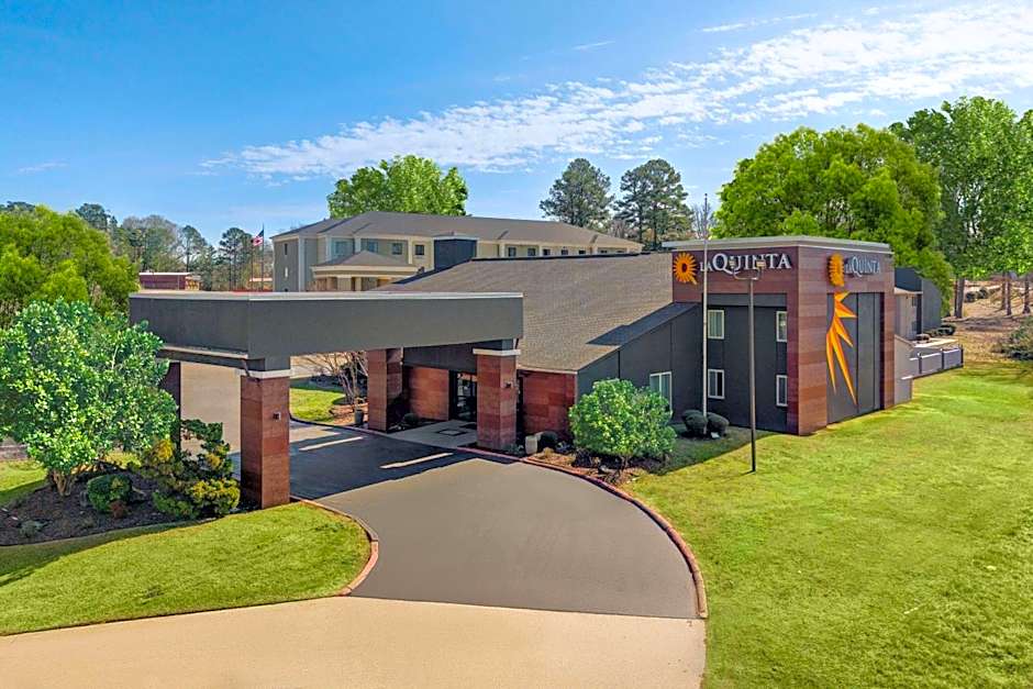 La Quinta Inn & Suites by Wyndham El Dorado