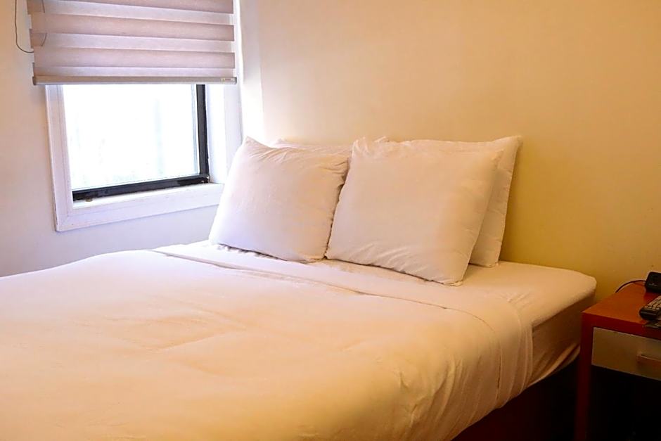 Midtown West Hotel