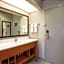 La Quinta Inn & Suites by Wyndham Jackson Airport/Pearl