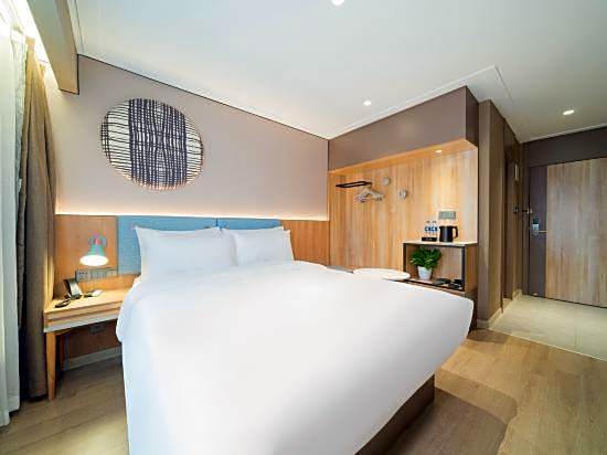 Home Inn (Ningbo Tianyi Plaza Jiangxiaqiao subway station)