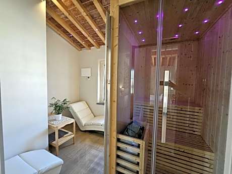Queen Suite with Spa Bath