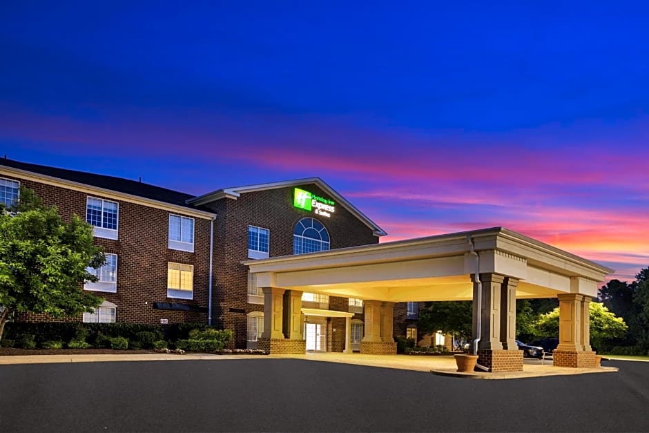 Holiday Inn Express Hotel & Suites Warrenton