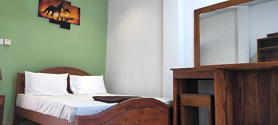 Empire Valley Hotel