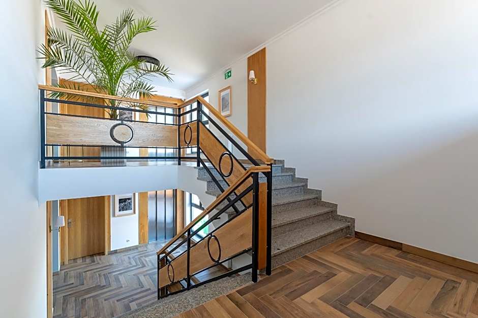 Mazurkowa - z widokiem na Karkonosze i Śnieżkę, darmowy parking, obok restauracja Mazurkowa Chata