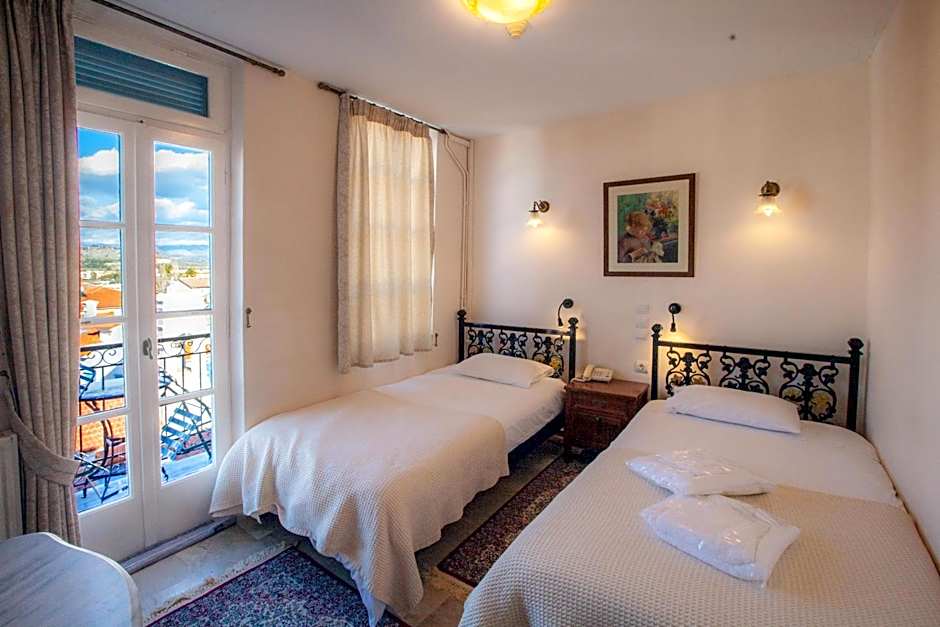 Byron Traditional Hotel