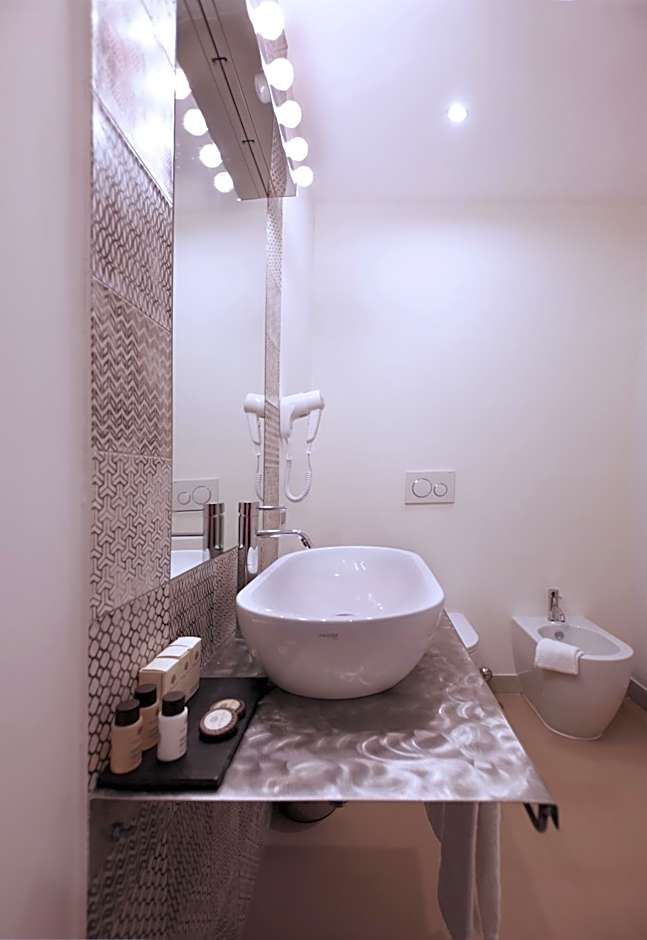 Trevi Contemporary Suite