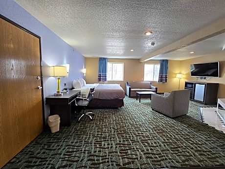 King Suite - Non Smoking/Interior Hall