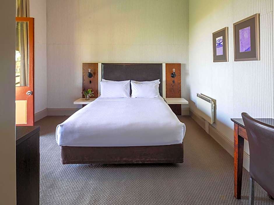 Photo 1 of 7 of 1 Queen Bed