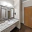 Super 8 by Wyndham San Antonio/Alamodome Area