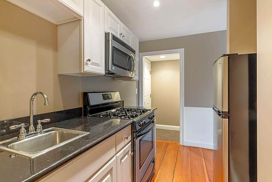 Essex Street Inn & Suites, Ascend Hotel Collection