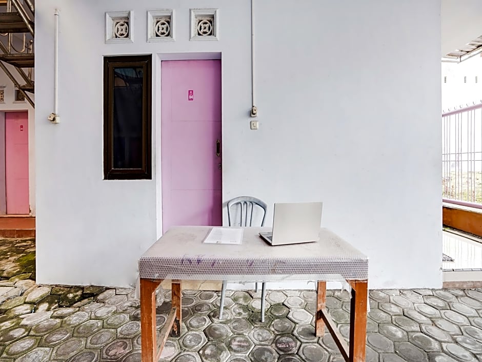 Spot On 91626 Rr Kost Putri Syariah 