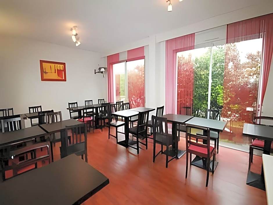 Adonis Lyon Est Hôtel Artys