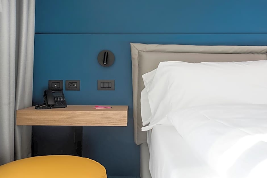 HOODY ACTIVE & HAPPINESS HOTEL