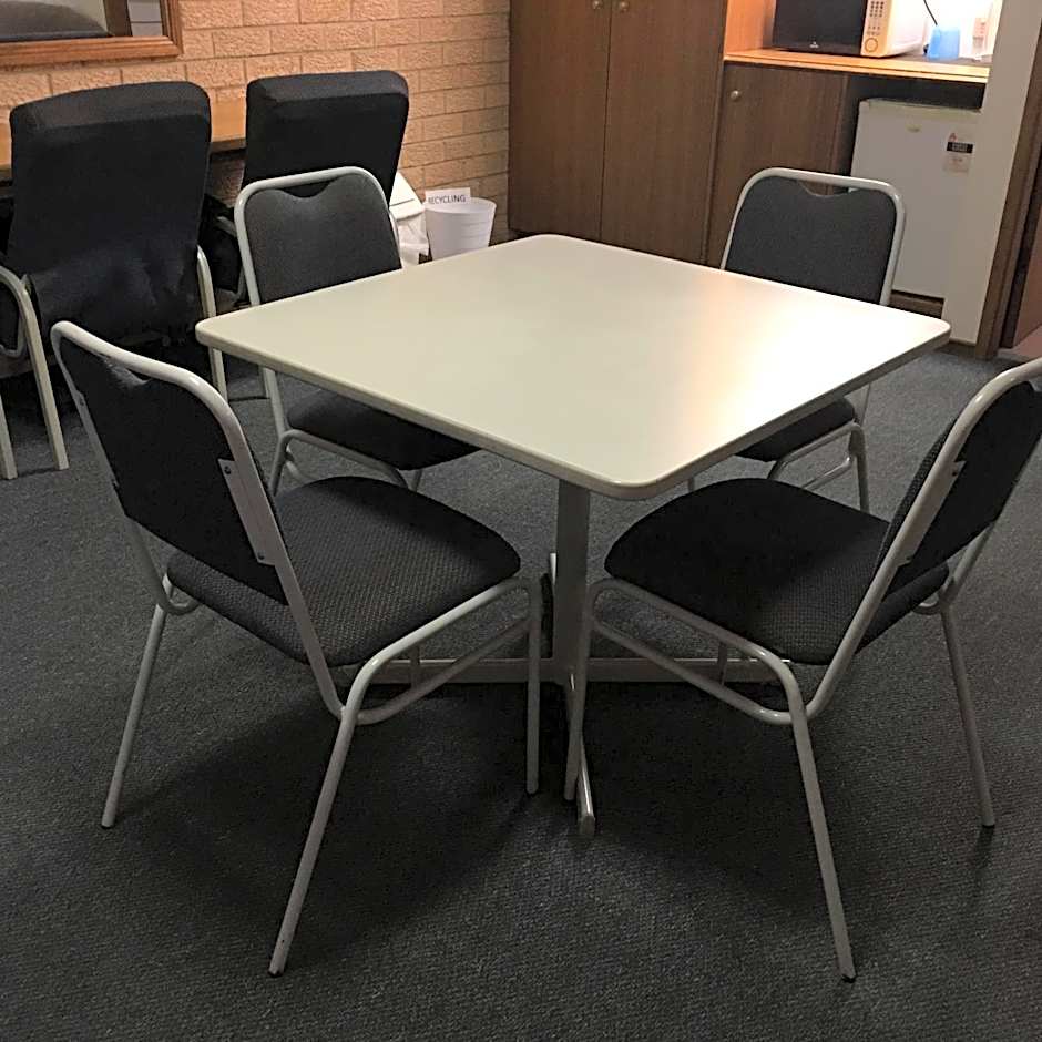 Golden Chain Aalana Motor Inn