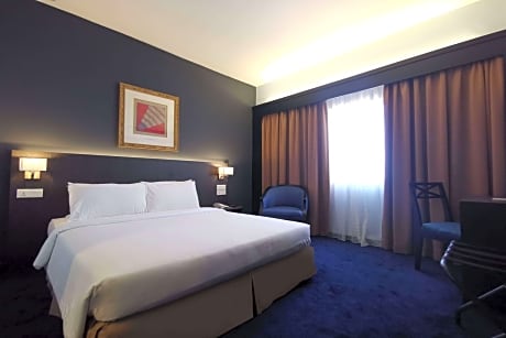 1 Standard Queen Non-Smoking