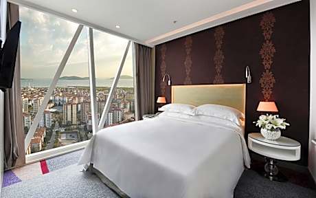 One Bedroom Suite with Sea View