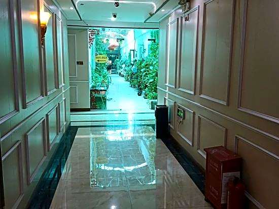 Jiutian Hotel (Baixin Plaza, Baiyun Railway Station, Guangzhou)