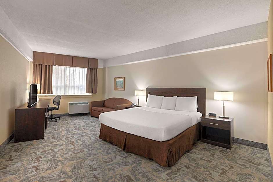 Travelodge by Wyndham Thunder Bay ON