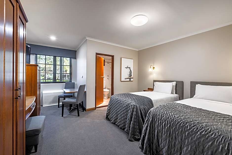 Adelaide Inn