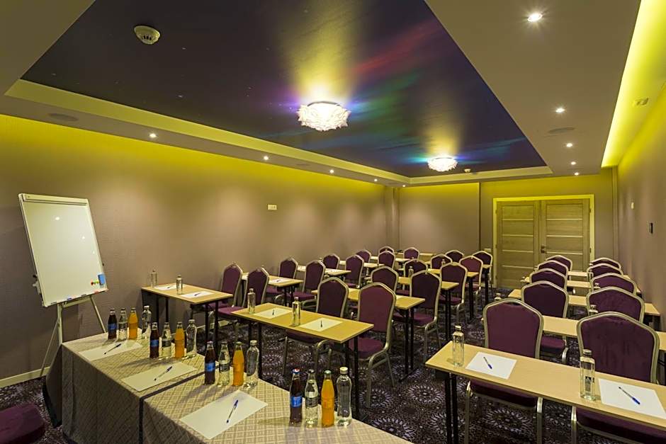 Exclusive Hotel & More