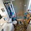 Searenity, Waterside studio in the heart of Treasure Island, walk to beach