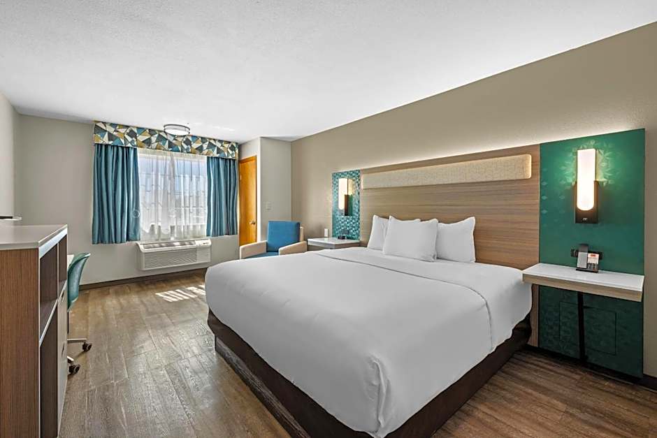 Econo Lodge Inn & Suites Santa Fe South