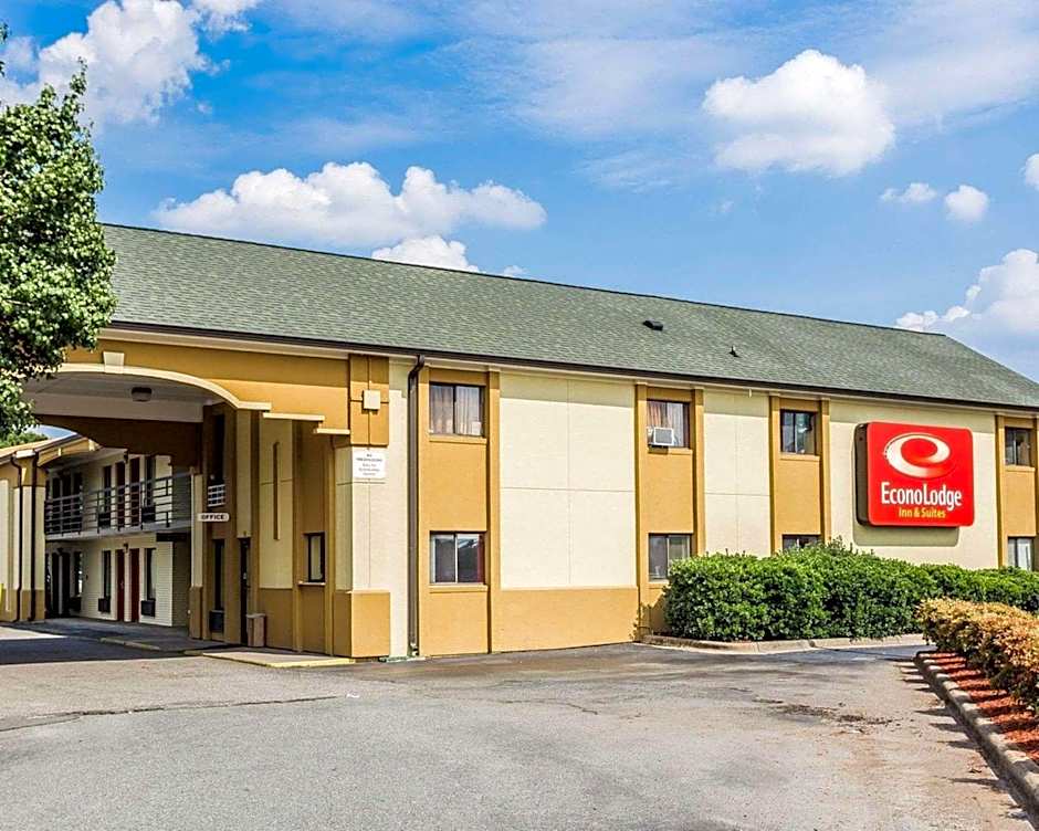 Econo Lodge Inn & Suites East