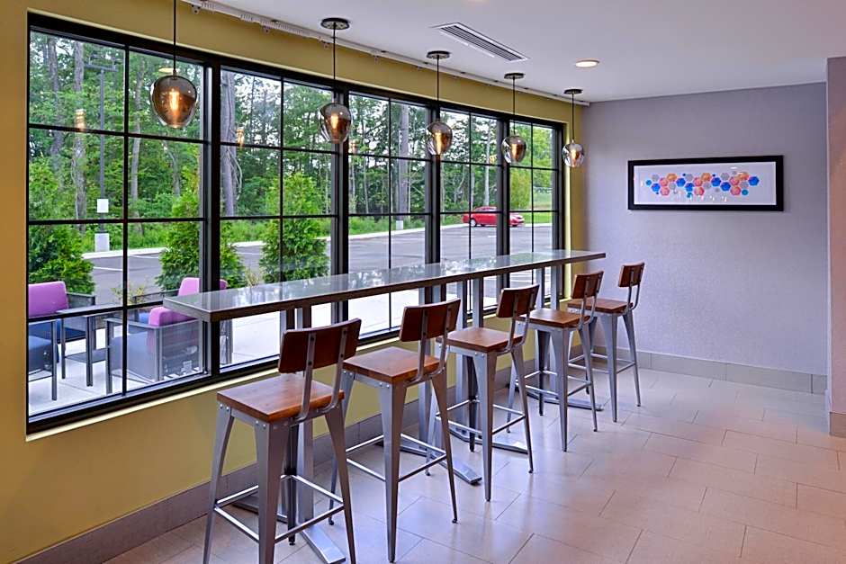 Holiday Inn Express & Suites Bryant West By IHG
