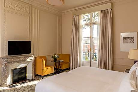 Palace 5 Star - Deluxe King Suite with Garden View