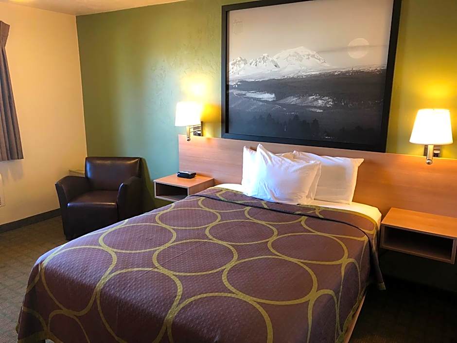 Super 8 by Wyndham Bend