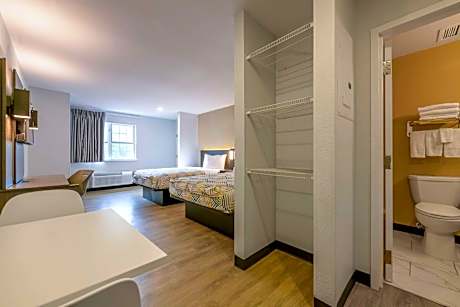 Queen Room with Two Queen Beds - Non-Smoking