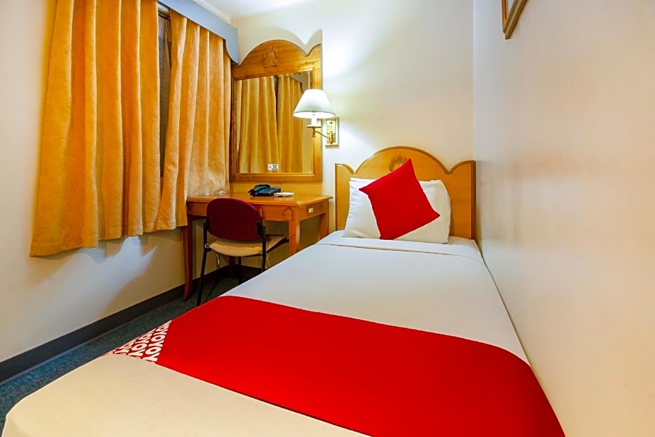 OYO 227 Palladium Suites Hotel