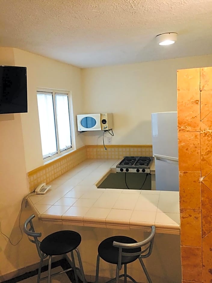 Angeles Suites & Hotel
