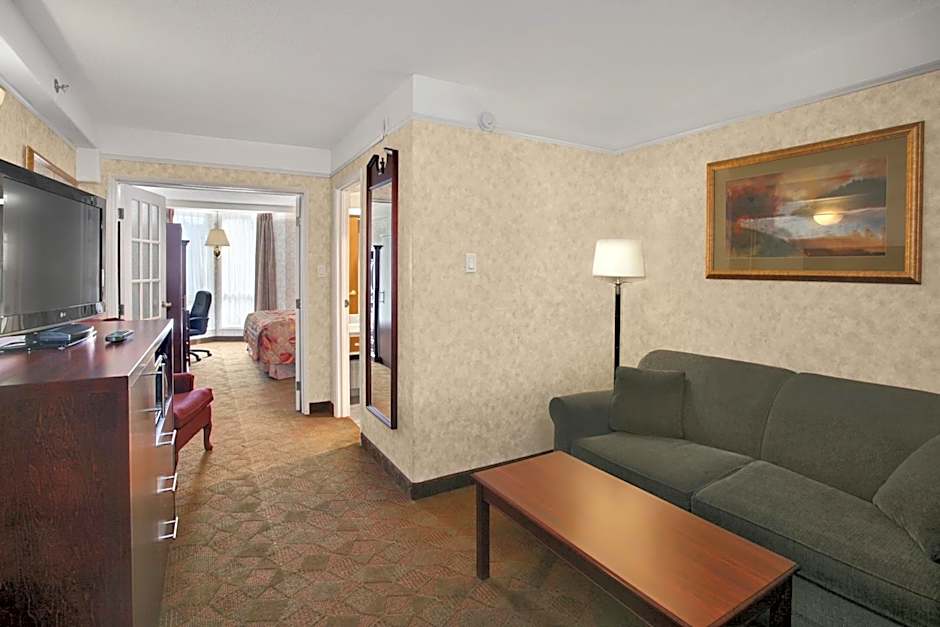 Travelodge by Wyndham Lloydminster