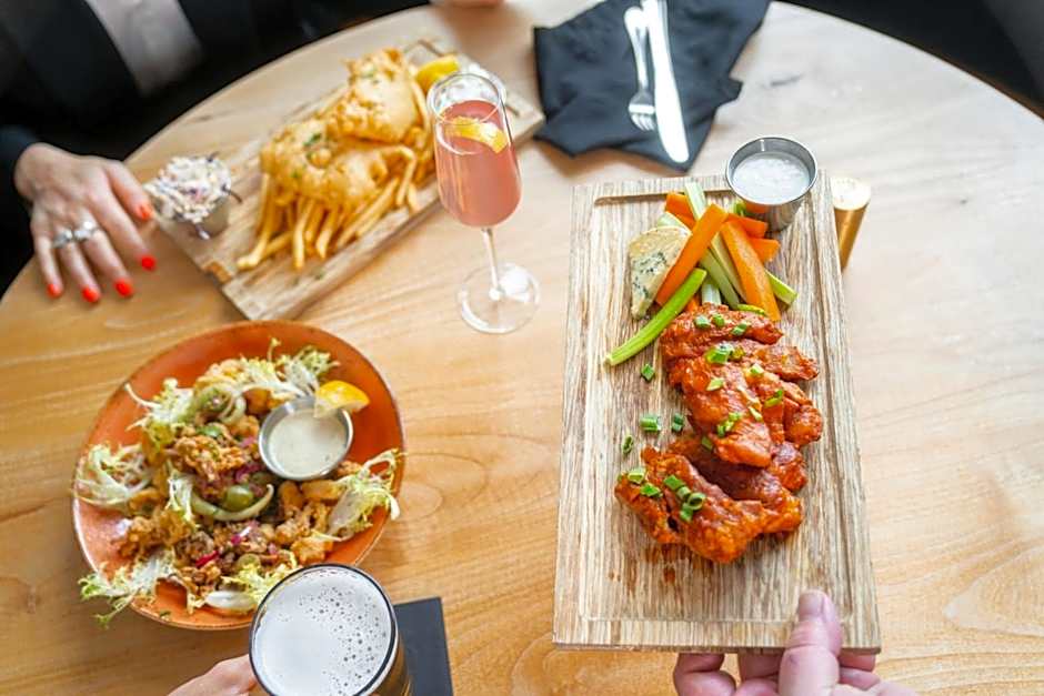 Hi-Lo Hotel, Autograph Collection by Marriott