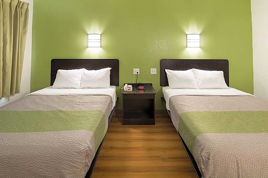 Motel 6-Hillsboro, TX