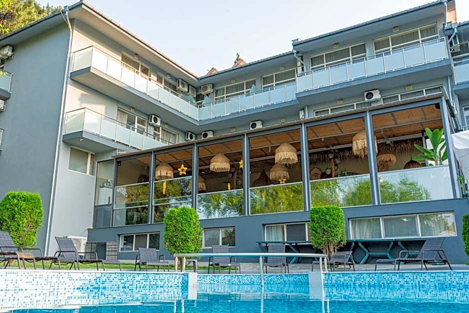 Хотел и Вили Марая