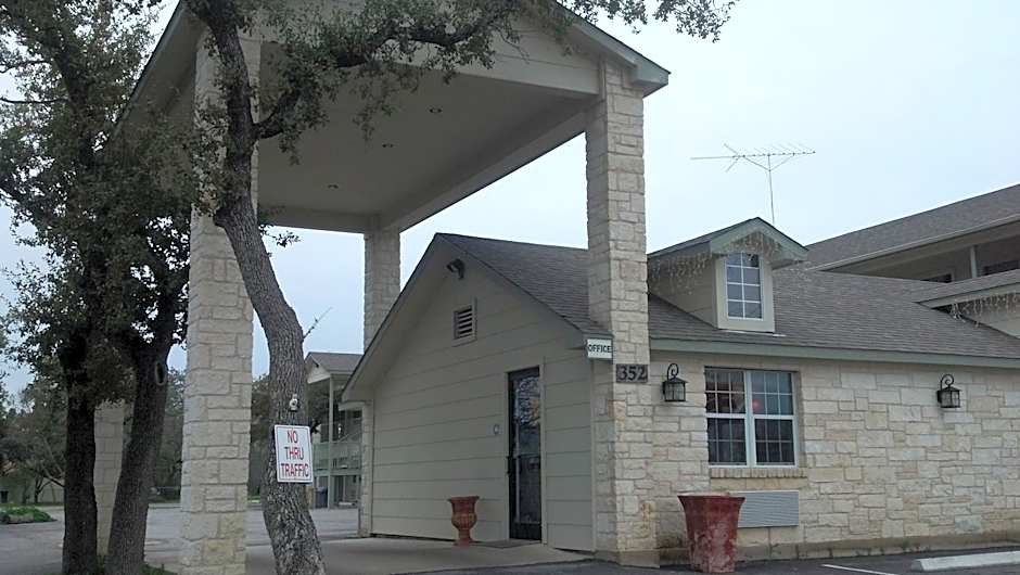 Cedar Creek Inn