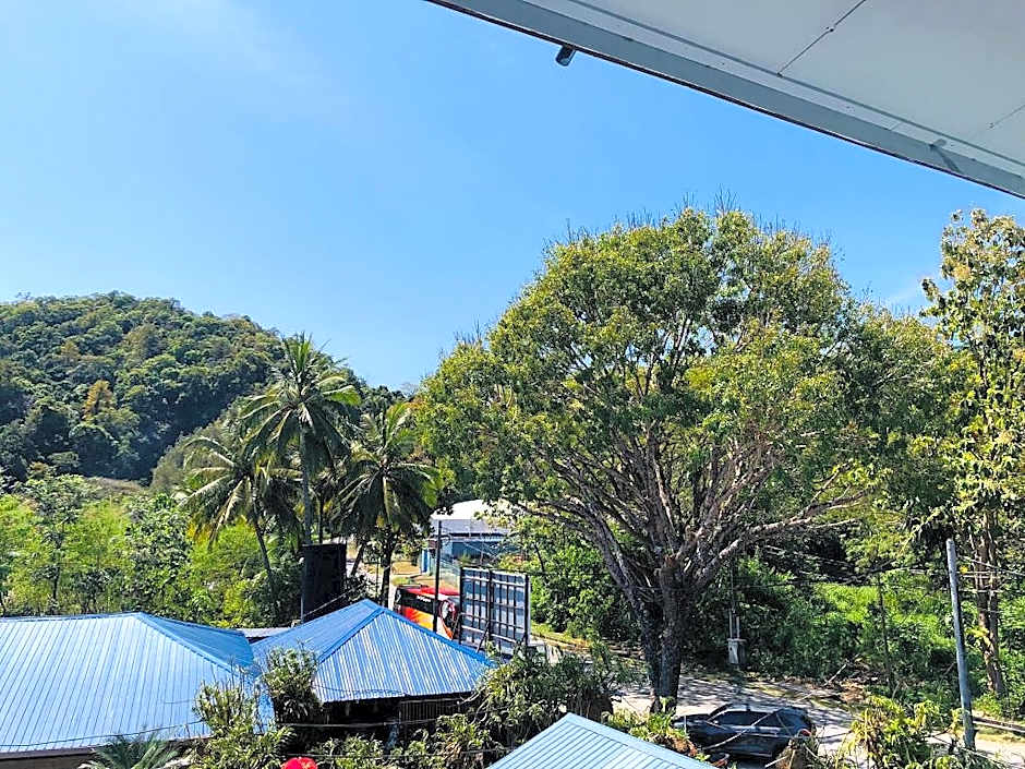 Penarak Bamboo Beach Motel