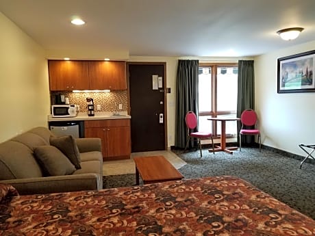 Deluxe Queen Room