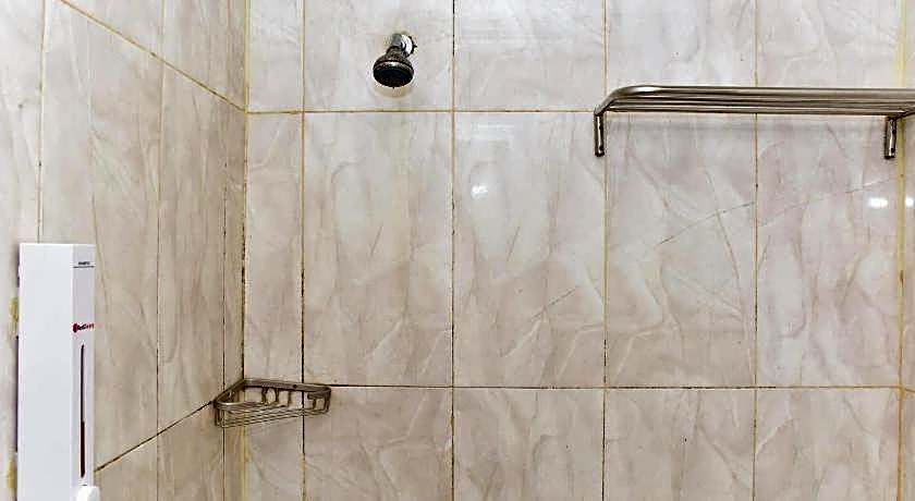 Reddoorz Plus near Makassar Town Square