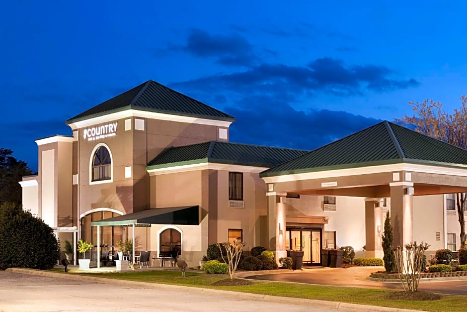 Spring Lake Inn & Suites - Fayetteville