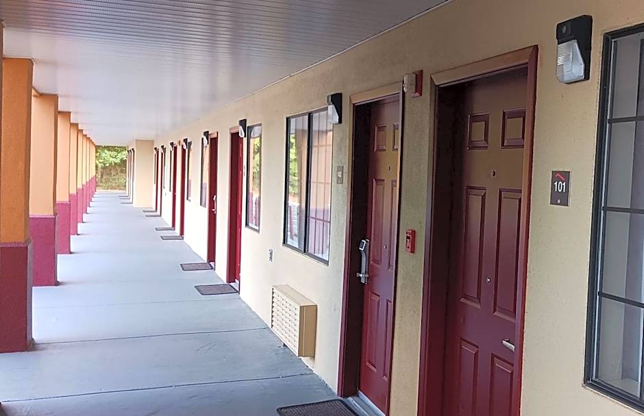 Red Roof Inn & Suites Jackson - Richland