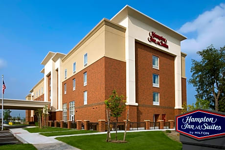 Hampton Inn & Suites Syracuse/Carrier Circle